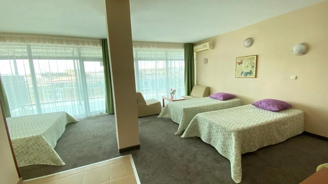 Hotel L&B- Free Parking Sunny Beach 3*,